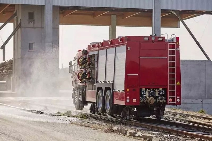 路軌兩用消防車2