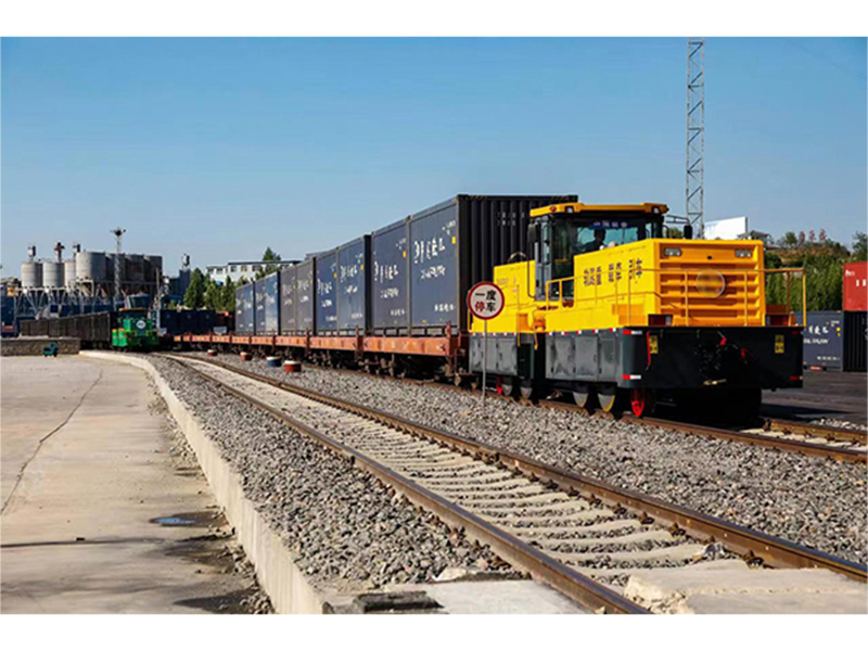 TWRR121型軌路兩用牽引車(chē)