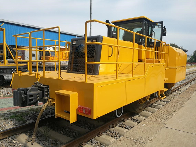 TWRR113型軌路兩用牽引車