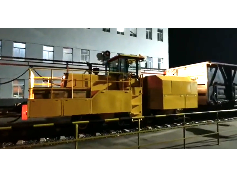 TWRR118型軌路兩用牽引車